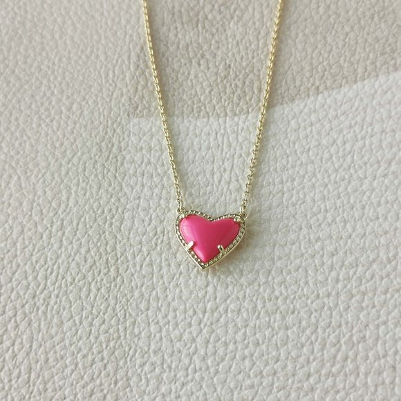 Kendra Scott Ari Heart Pendant Necklace | Magenta magnesite Gold - Picture 1 of 3